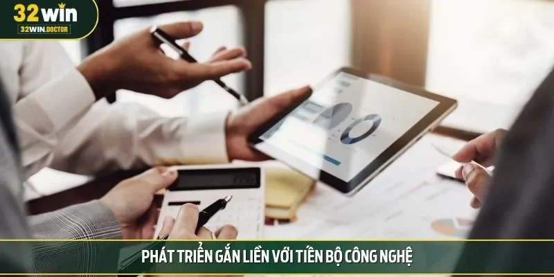 Phát triển gắn liền với tiến bộ công nghệ